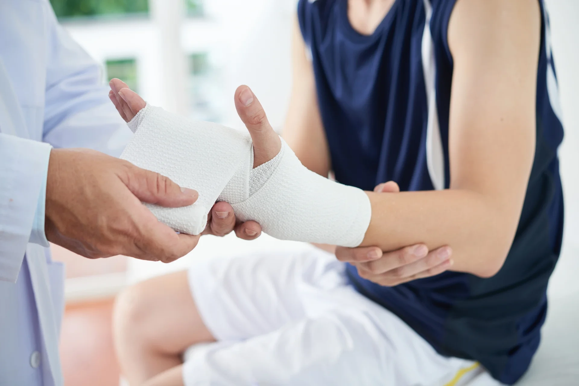 Anlegen eines Verbands am Arm